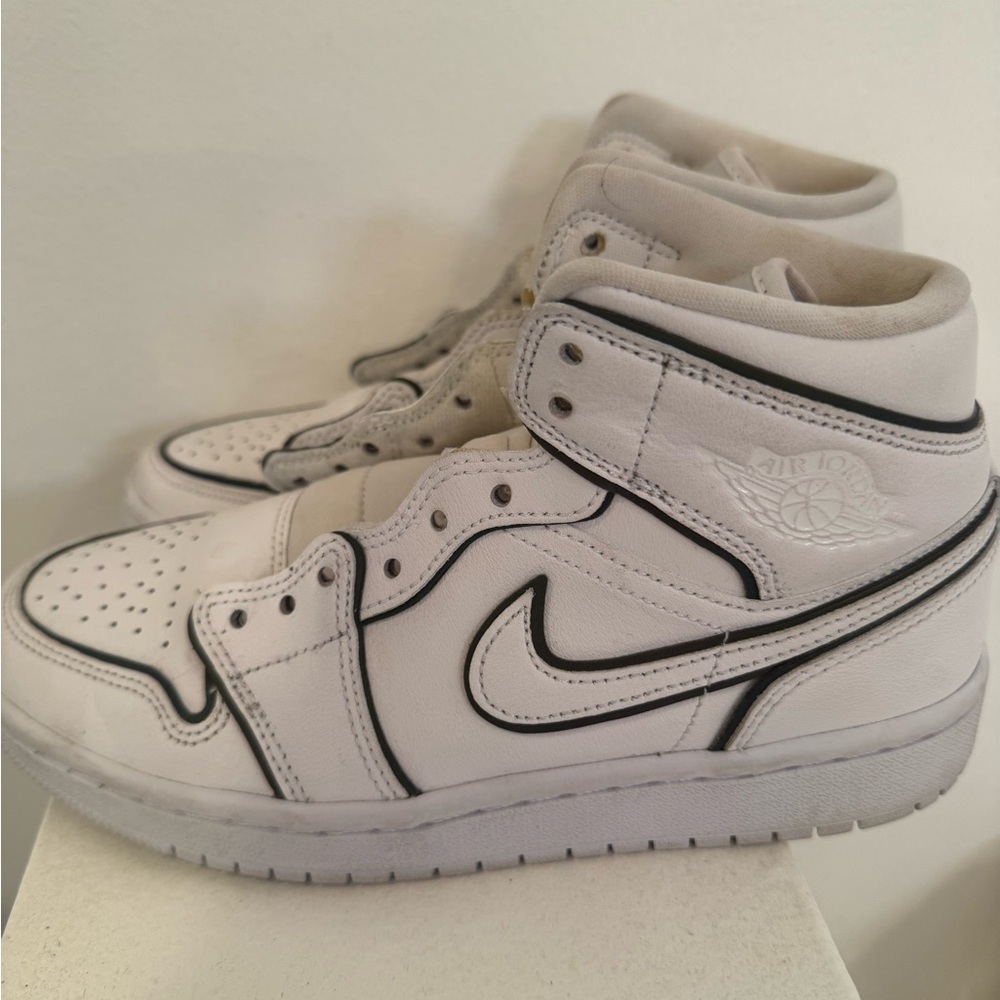 Nike Air Jordan One (1) mid High-Top Sneakers Iridescent Trim size 7.5 EUC